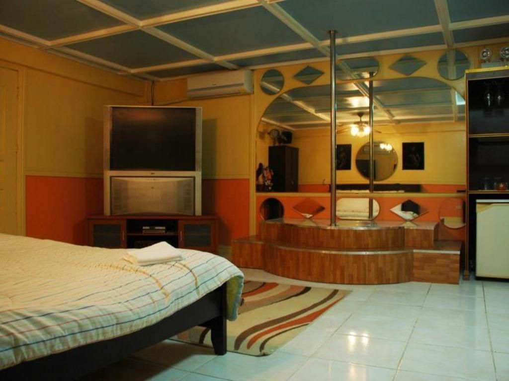 Kokomos Hotel & Restaurant Pool View Room 2