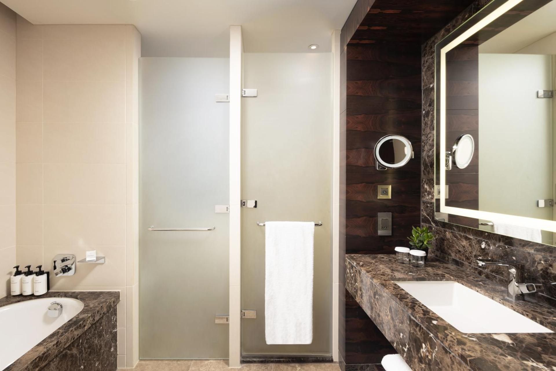 Conrad London St. James King Deluxe Room 6