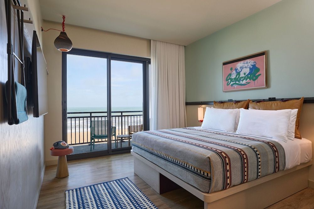 Moxy Virginia Beach Oceanfront Room, 1 King Bed, Balcony (Oceanfront) 2