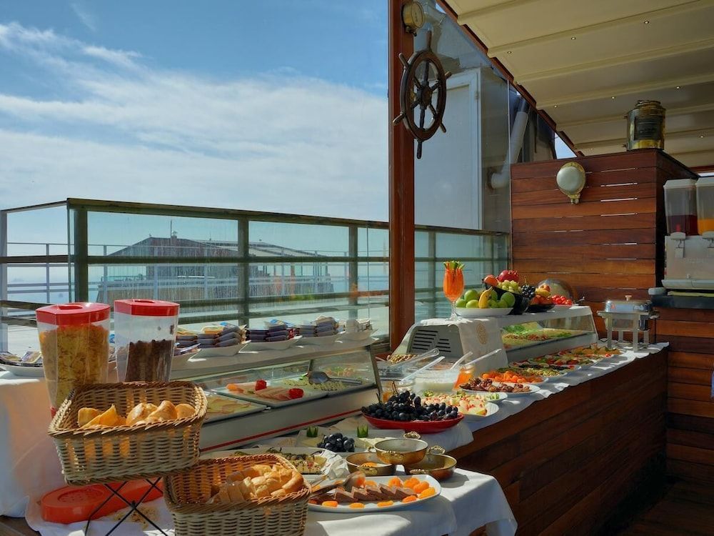 undefined Burckin Hotel 7