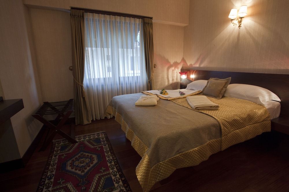 undefined Burckin Hotel 7