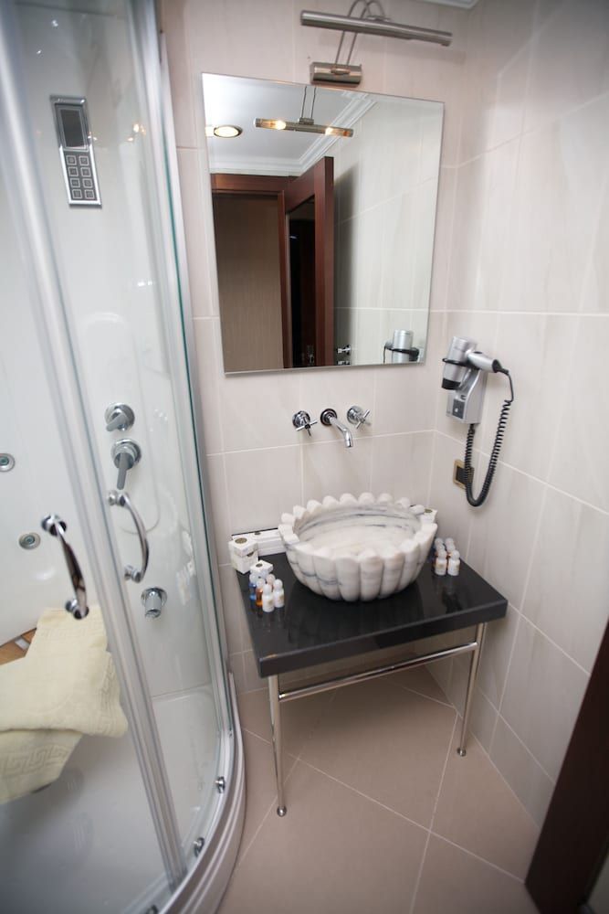 Burckin Hotel Economy Double Room, 1 Double Bed 7