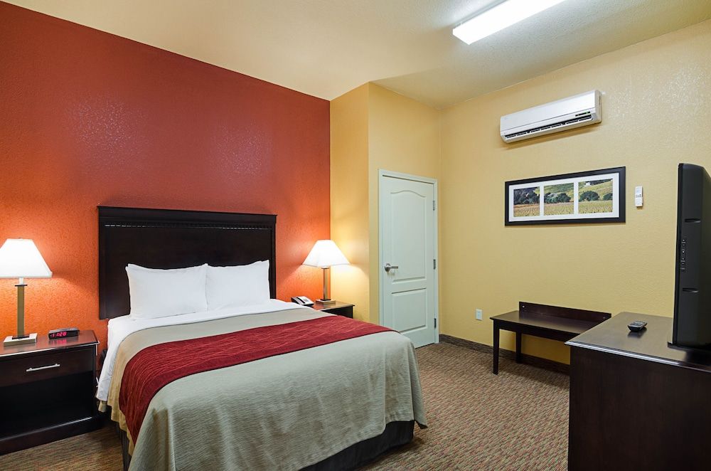 Suite, 1 King Bed with Sofa bed, Accessible, Non Smoking