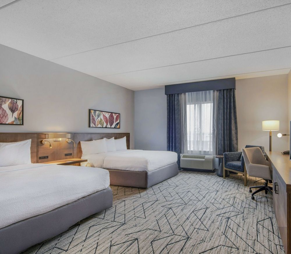 Room, 2 Queen Beds, Accessible, Bathtub (Mobility & Hearing)