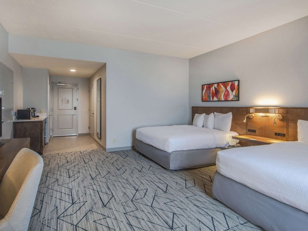 Room, 2 Queen Beds, Accessible (Roll-In Shower)