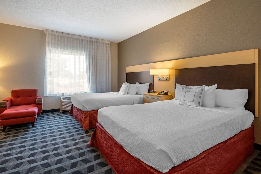 Studio, 2 Queen Beds (Mobility/Hearing Access, Roll-In Shwr)