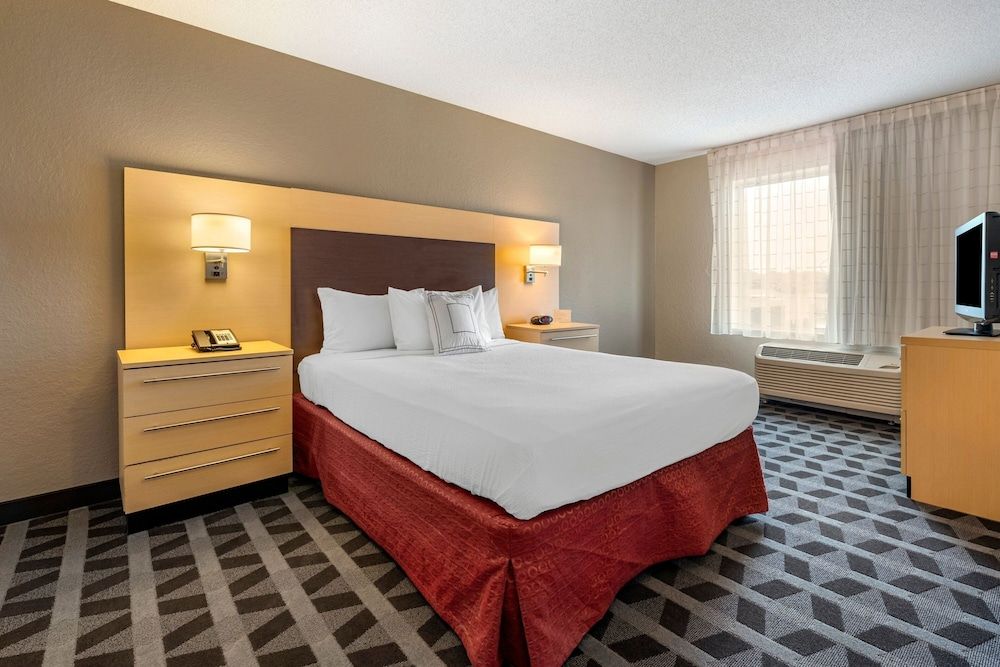 Suite, 1 Bedroom, Bathtub (Mobility/Hearing Accessible, Tub)
