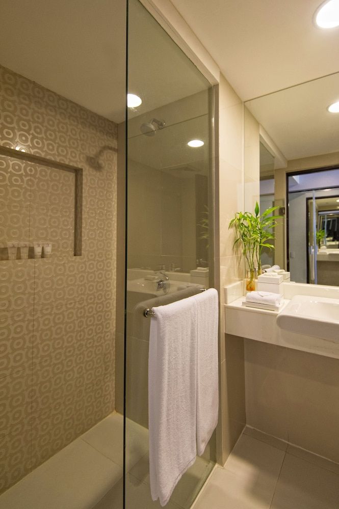 undefined Quest Hotel & Conference Center 9