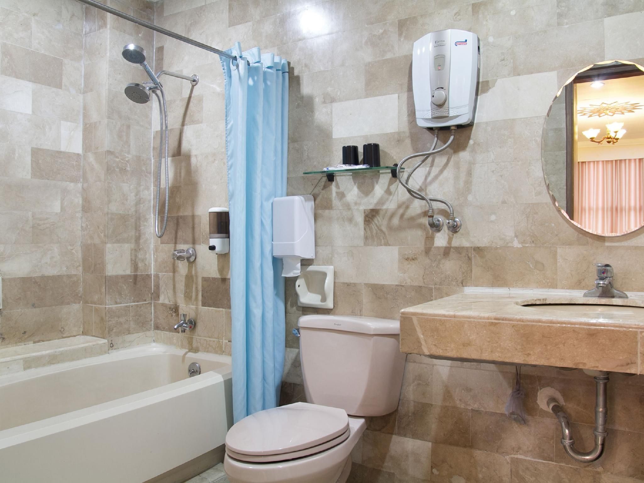 White Knight Hotel Intramuros Suite 8