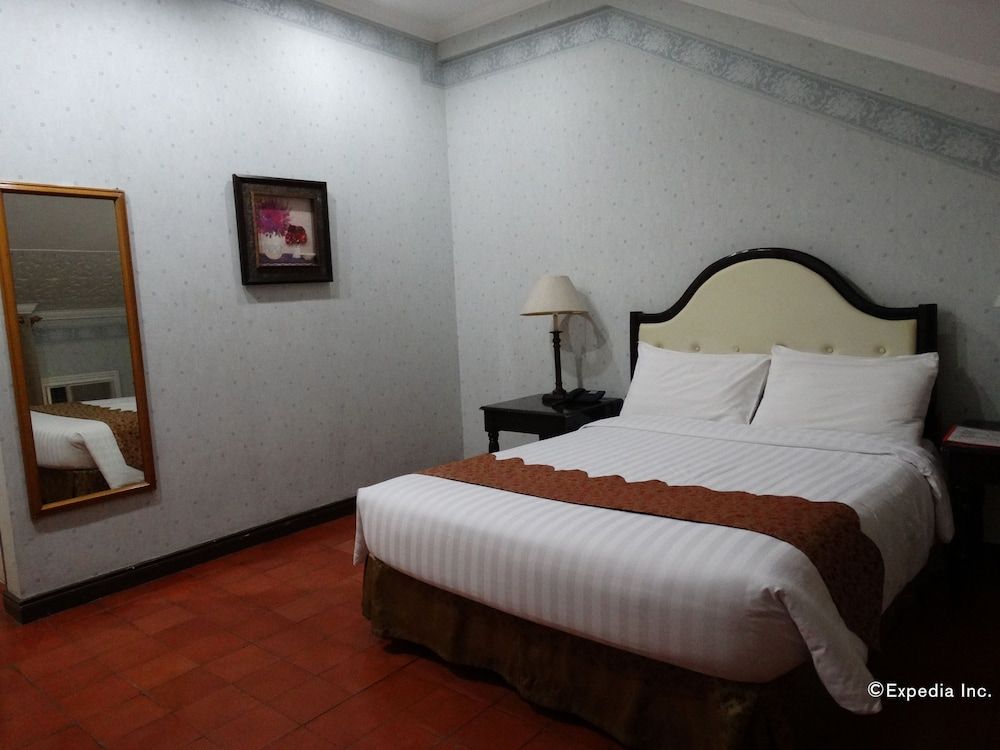 undefined White Knight Hotel Intramuros 8