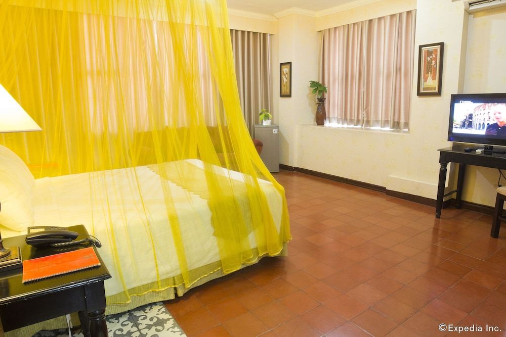 White Knight Hotel Intramuros Suite 2