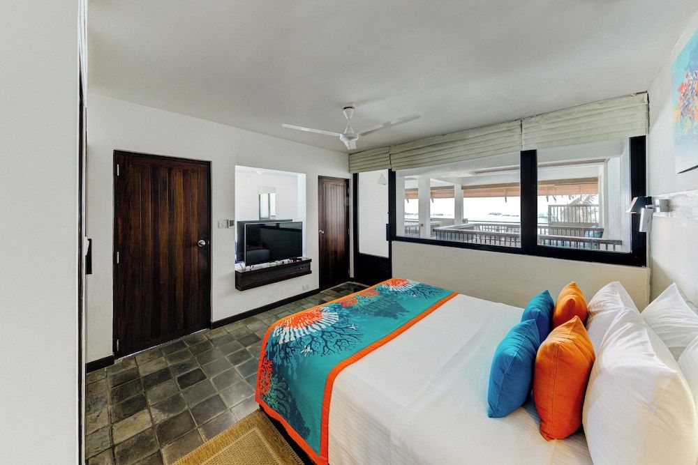 Corner Suite with Balcony & Jacuzzi - Discounts (10% on Food and Beverage, 15% on SPA)