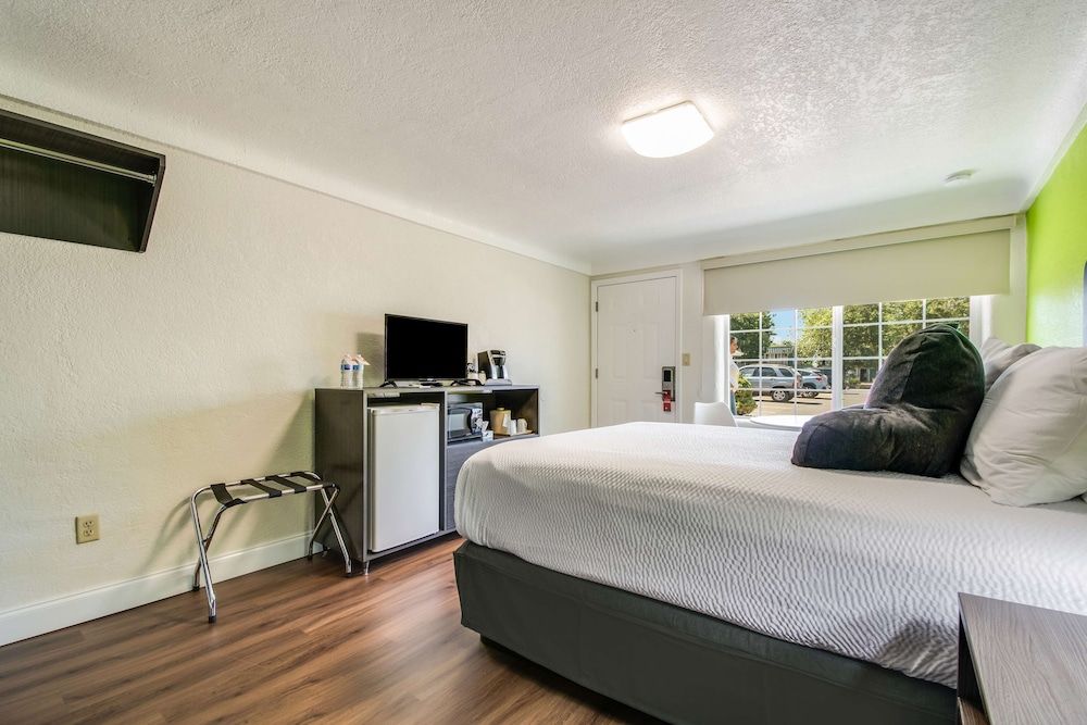 Signature Inn Eugene Room, 1 Queen Bed, Non Smoking