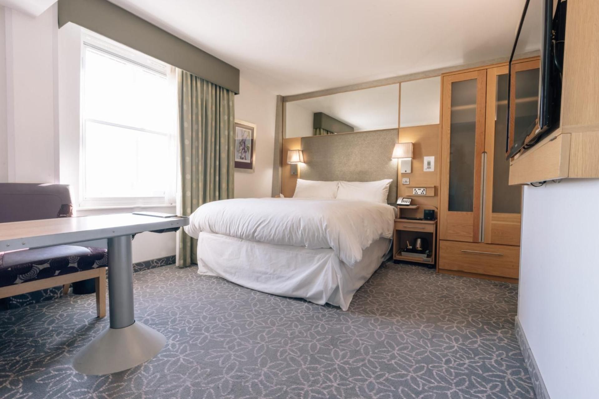Standard Queen Room