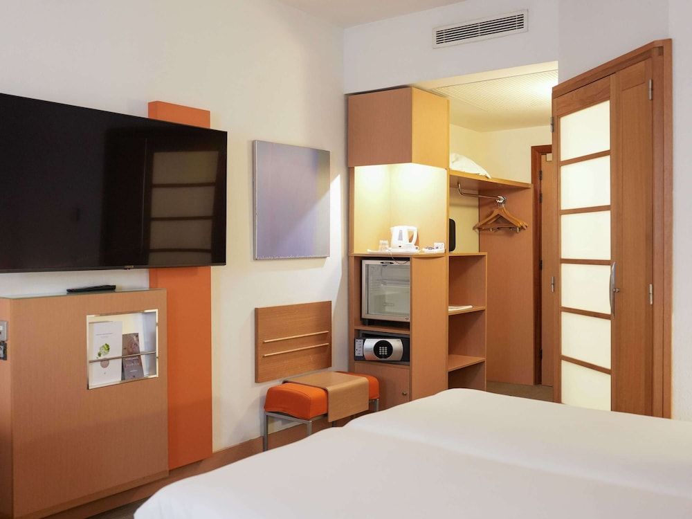 Novotel Tunis Superior Room, 2 Single Beds 8