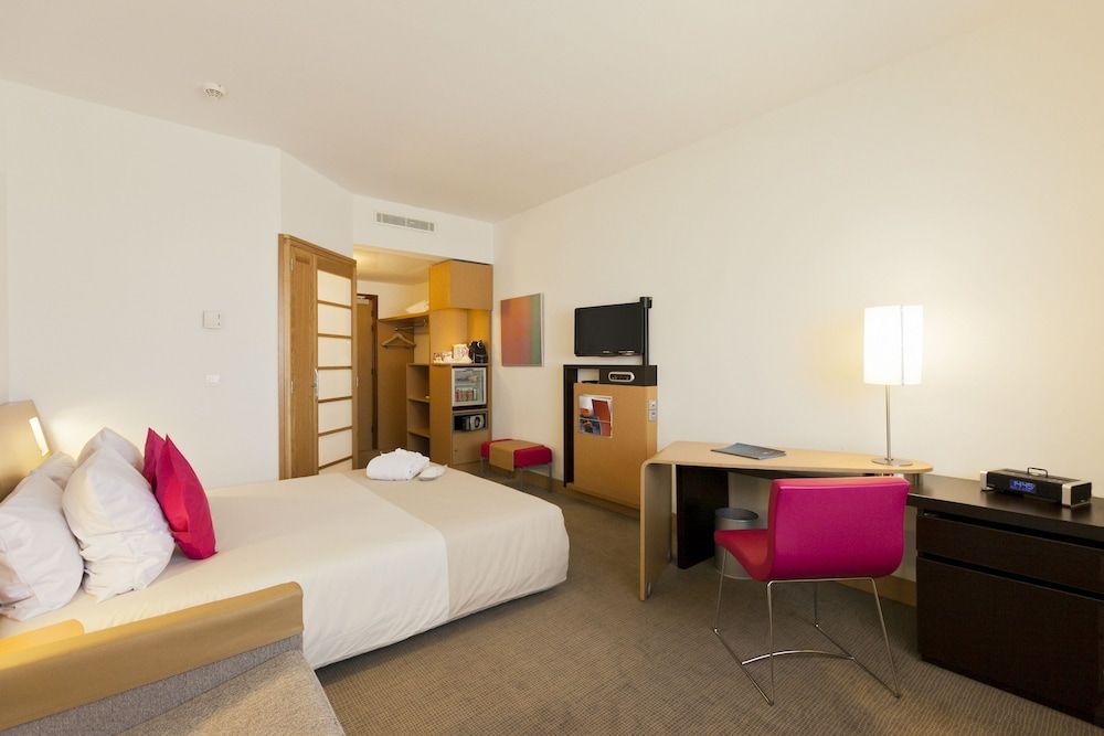 Novotel Tunis Superior Room, 2 Single Beds 10