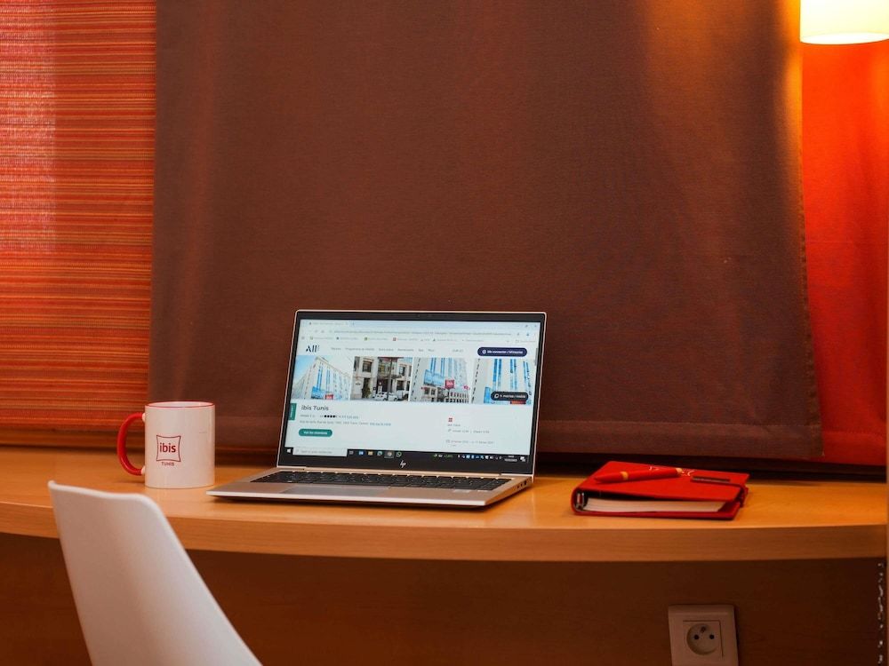 ibis Tunis Double Room, queen size bed 9