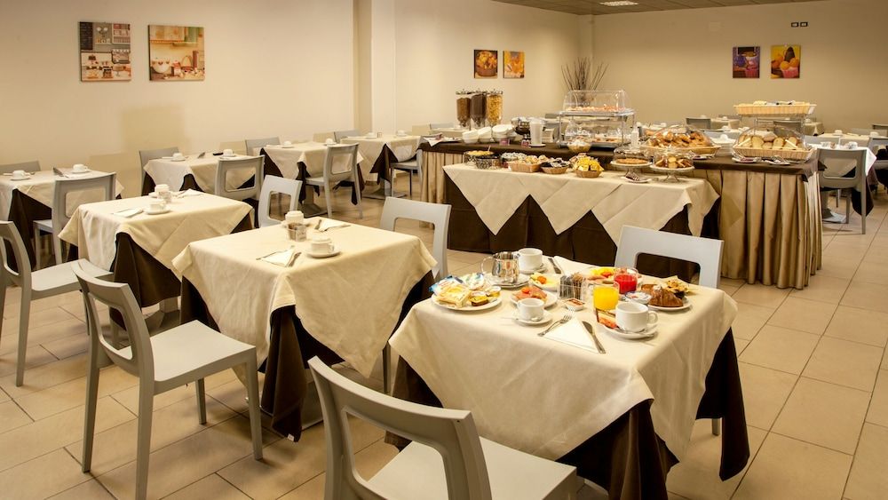 undefined Hotel Artis 8