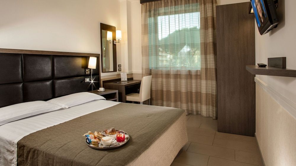 undefined Hotel Artis 3