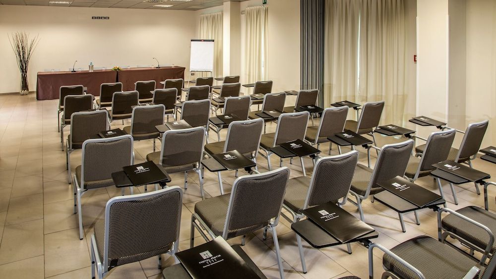 undefined Hotel Artis 6