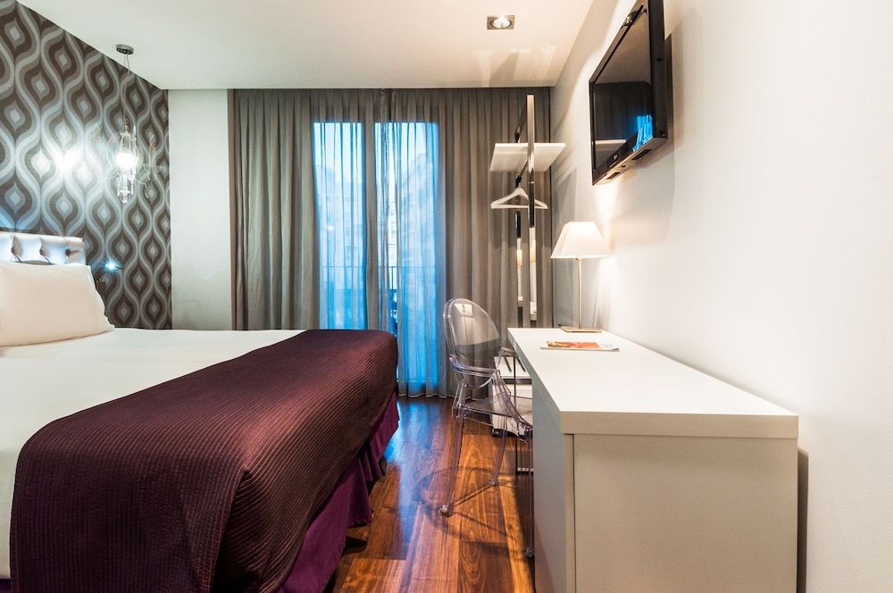 Ikonik Ramblas Standard Double or Twin Room 4