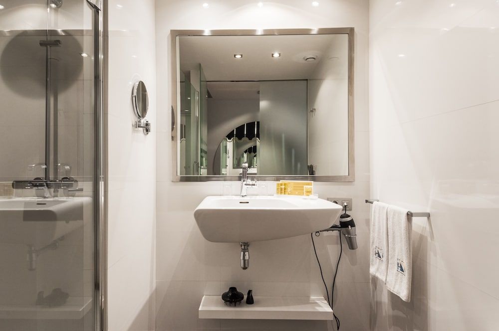 Ikonik Ramblas Standard Double or Twin Room 5