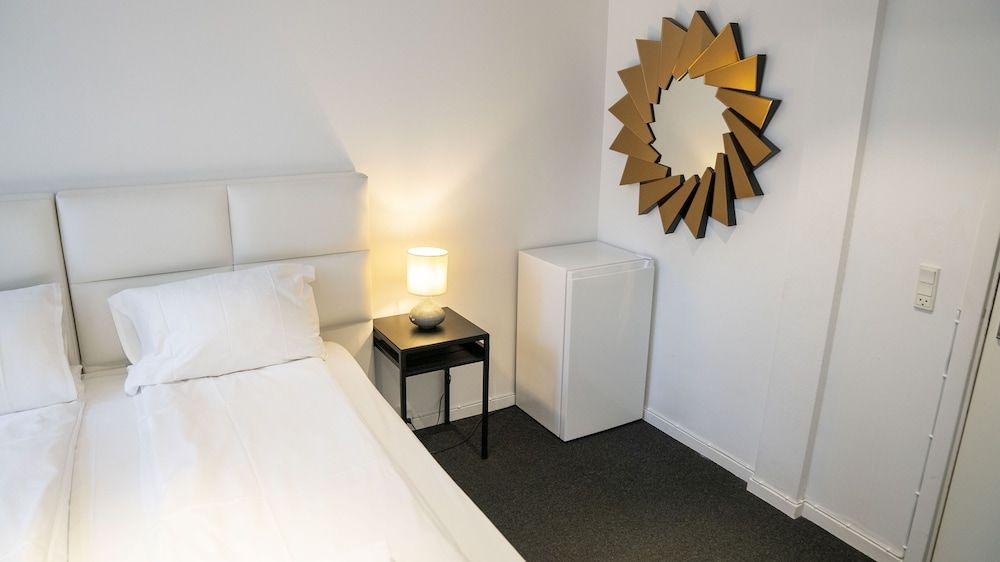 A Hotels City Economy Double Room, Shared Bathroom 3