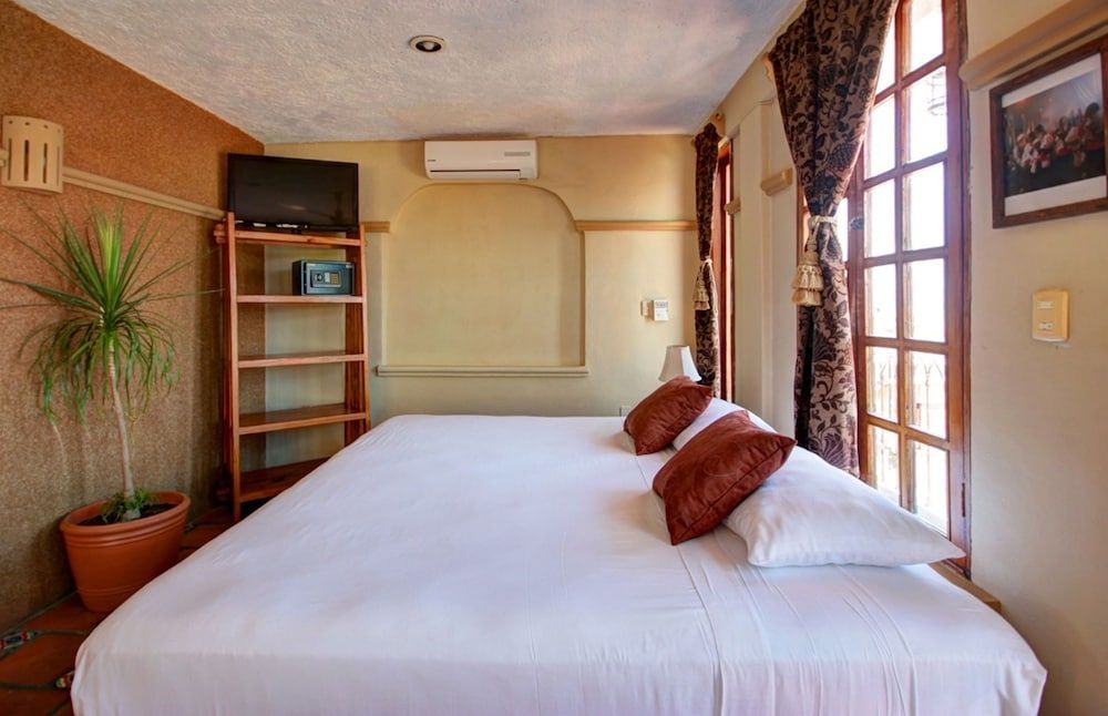 undefined Hotel Cielo 4