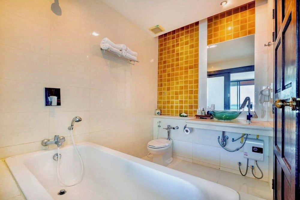 Racha Kiri Resort and Spa Khanom Superior Suite, Balcony, Sea View 5