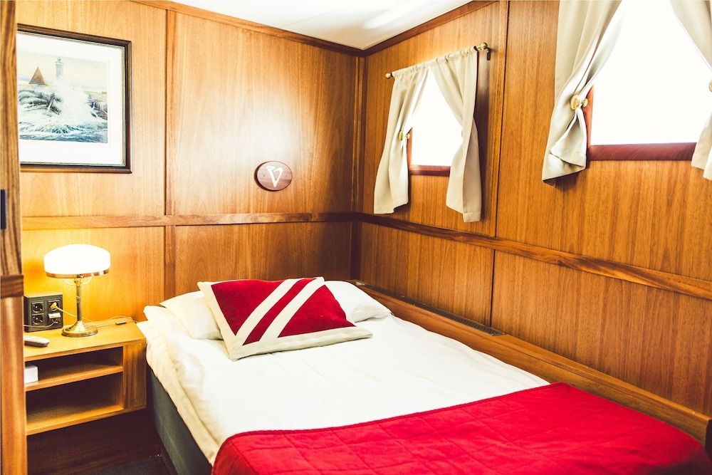 Economy Single Room, Shared Bathroom