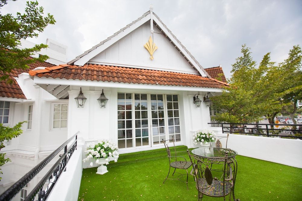 undefined Apple Heritage Hotel 8