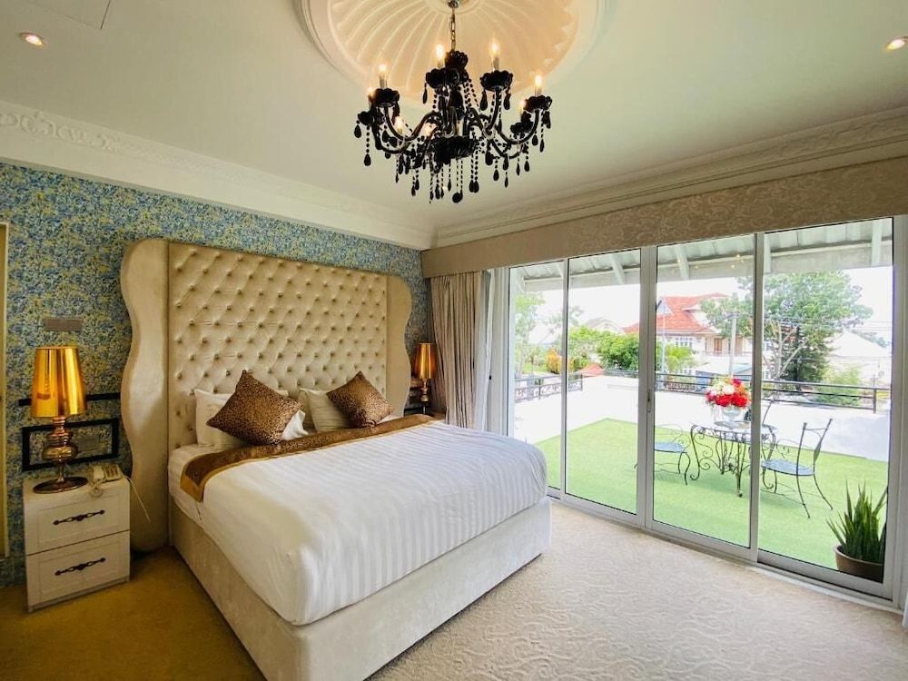 undefined Apple Heritage Hotel 2