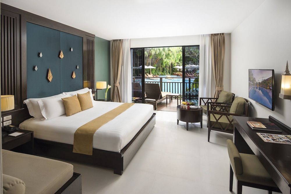 Deluxe Room, 1 King Bed, Pool Access