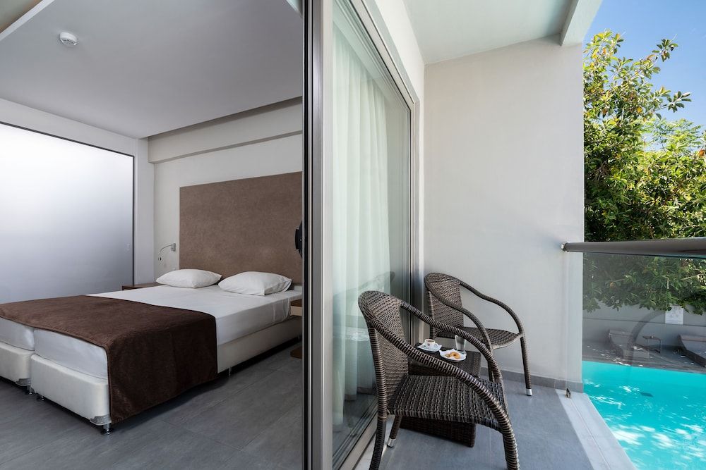 Superior Room, Pool View