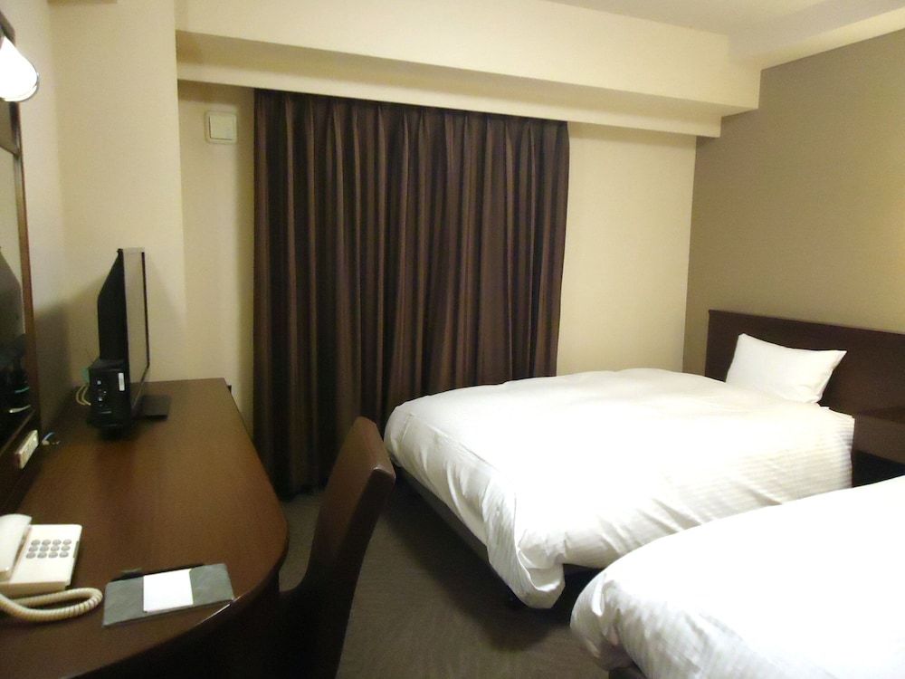 Twin Room, Smoking