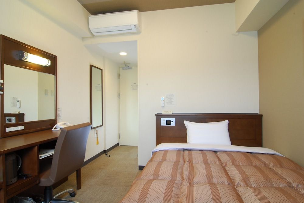 Single Room, Smoking