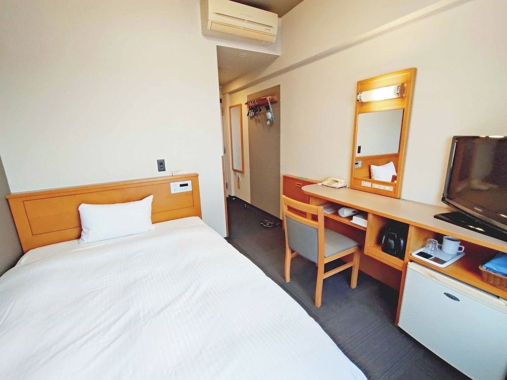 Single Room, Smoking