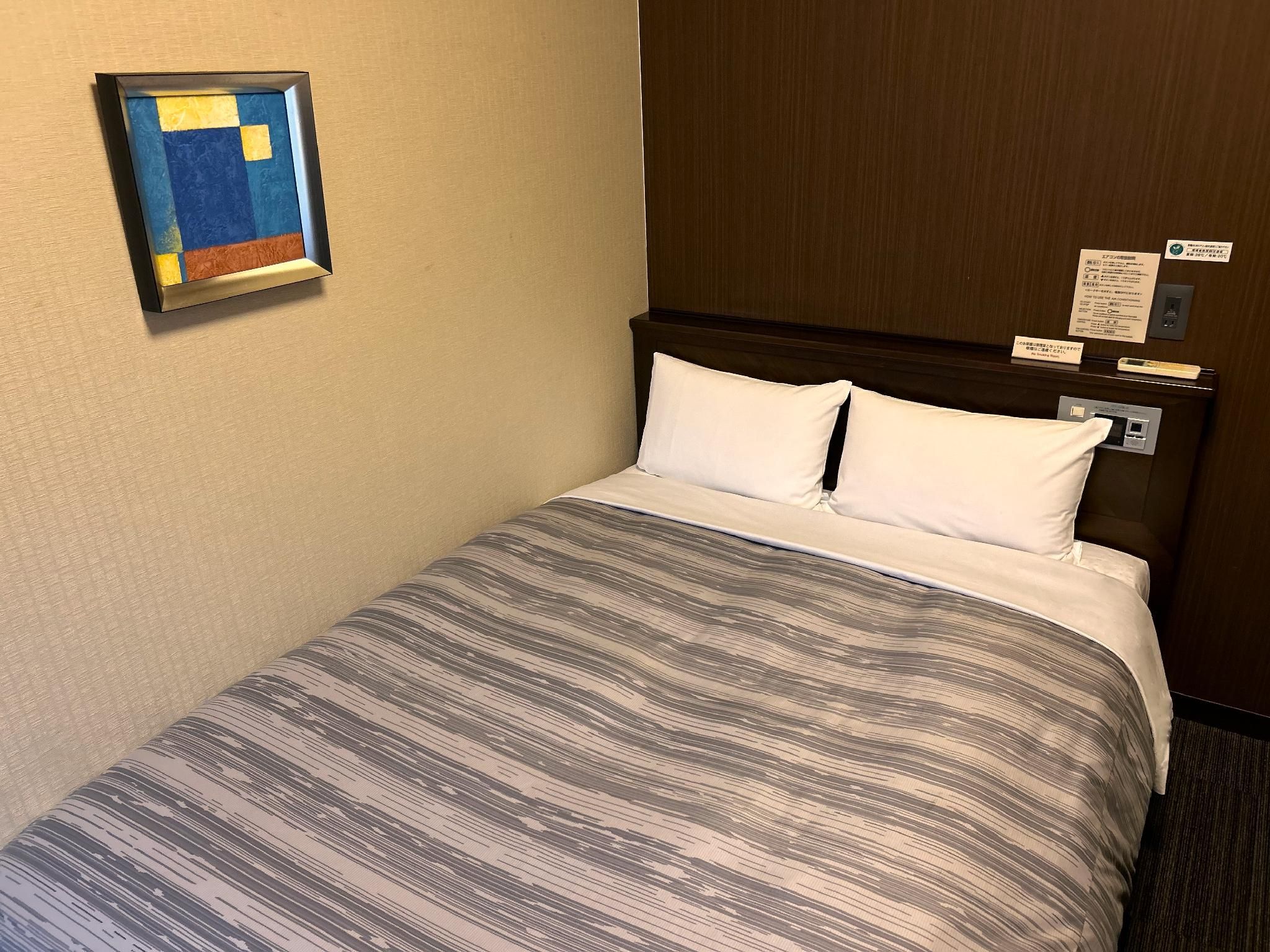 Smoking semi-double room