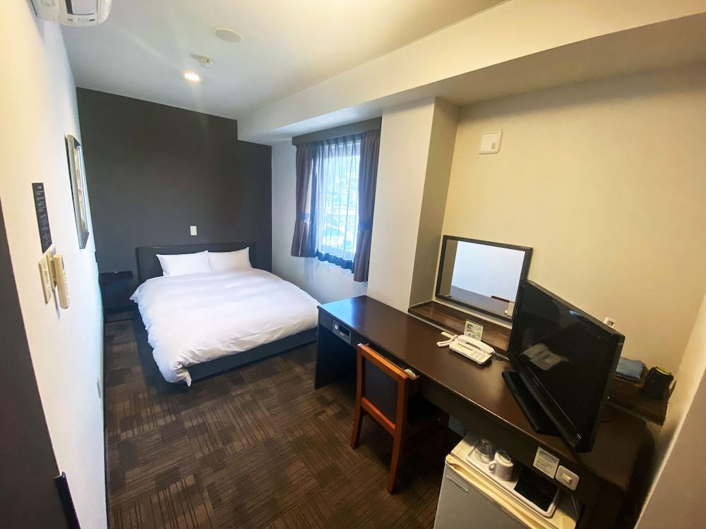 Double Room, Smoking