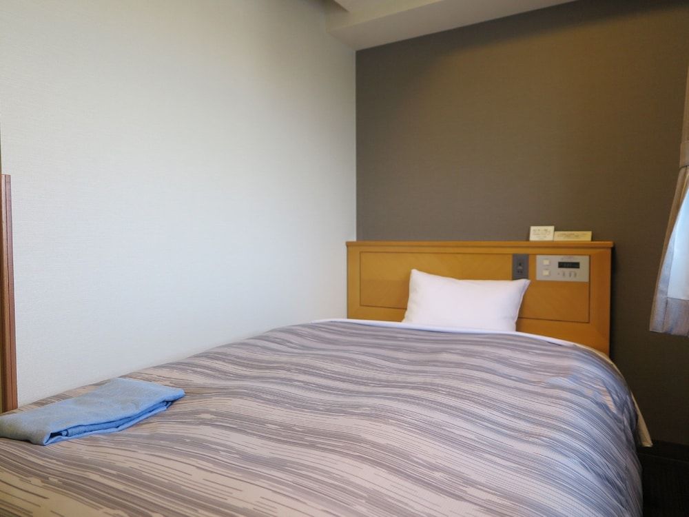 Single Room, Smoking