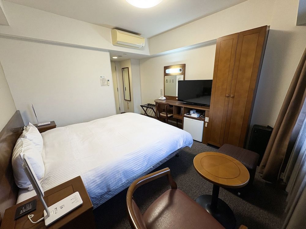 Double Room, Smoking