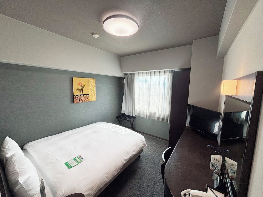 Single Room, Smoking