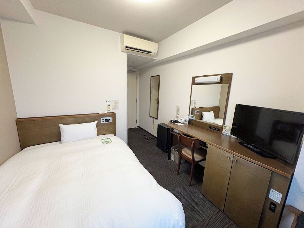 Single Room, Smoking