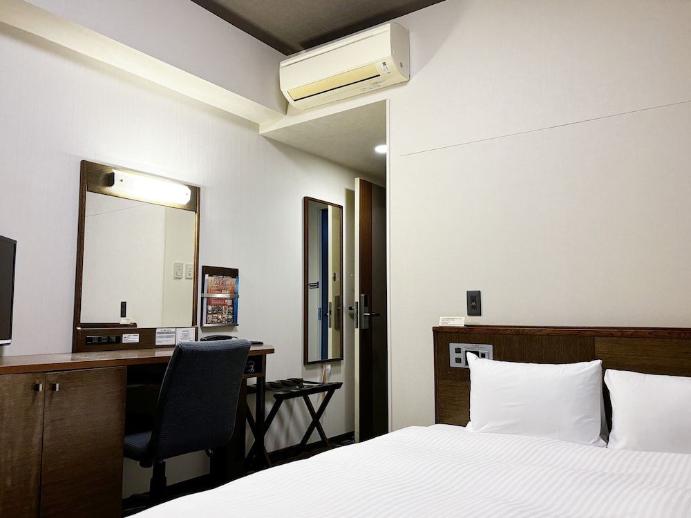 Semi Double Room, Smoking