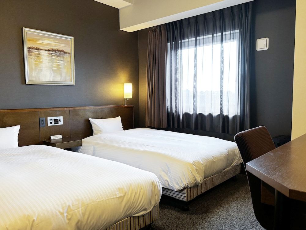 Twin Room, Smoking