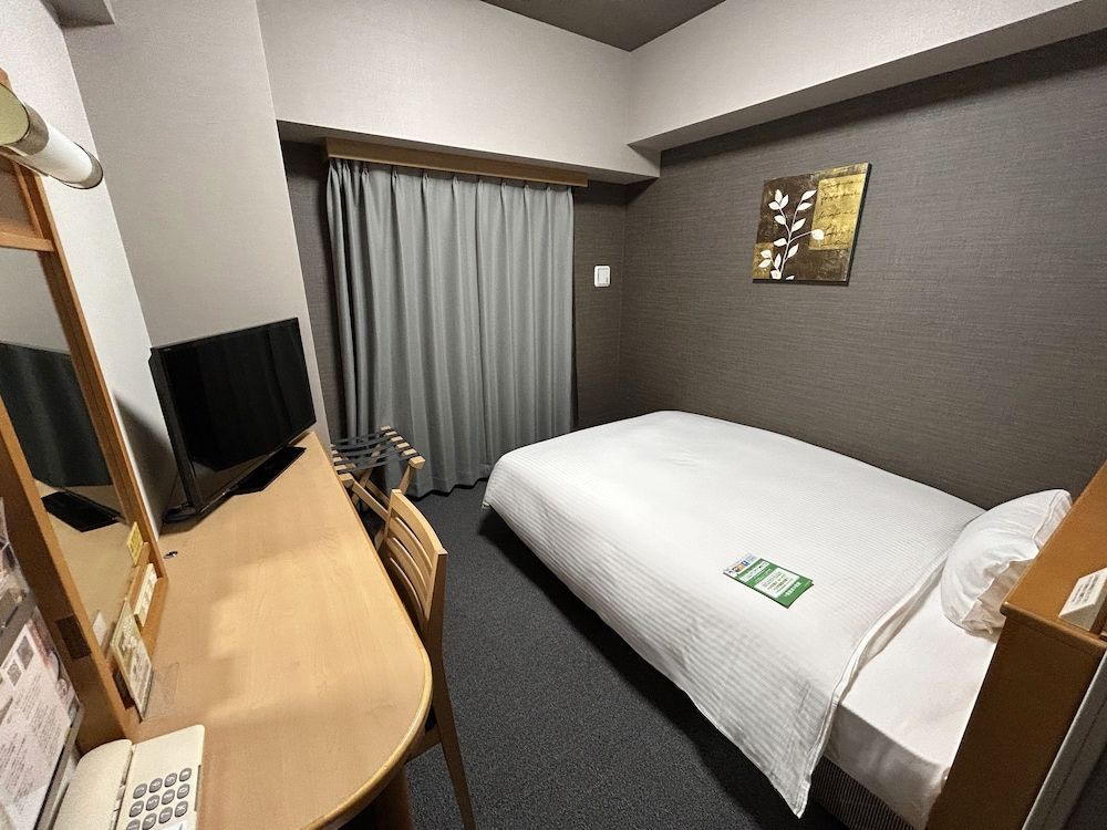 Single Room, Smoking
