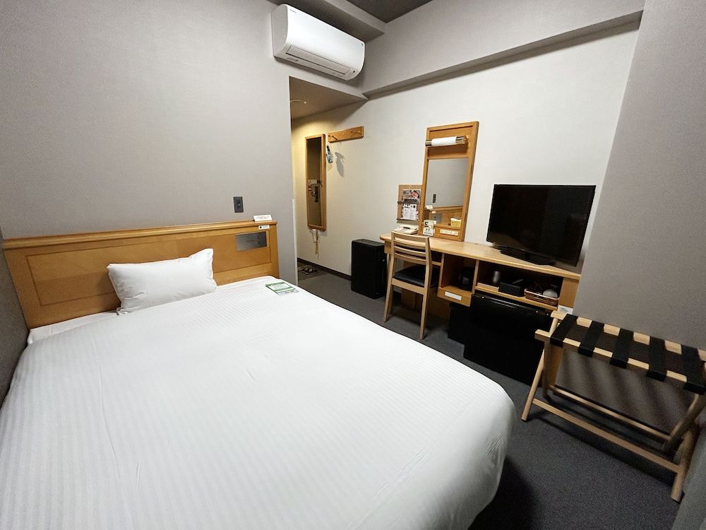 Single Room, Smoking