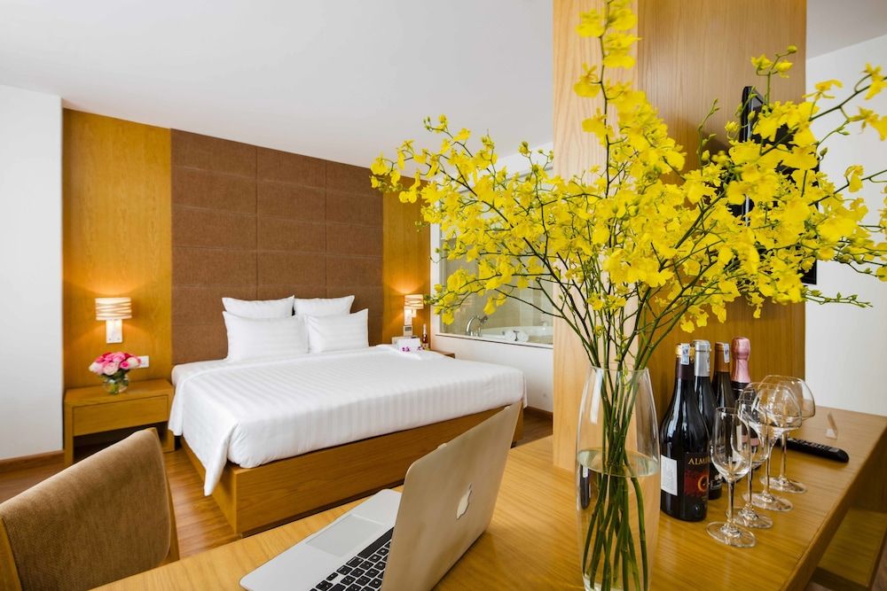undefined Paradise Saigon Boutique Hotel & Spa 5
