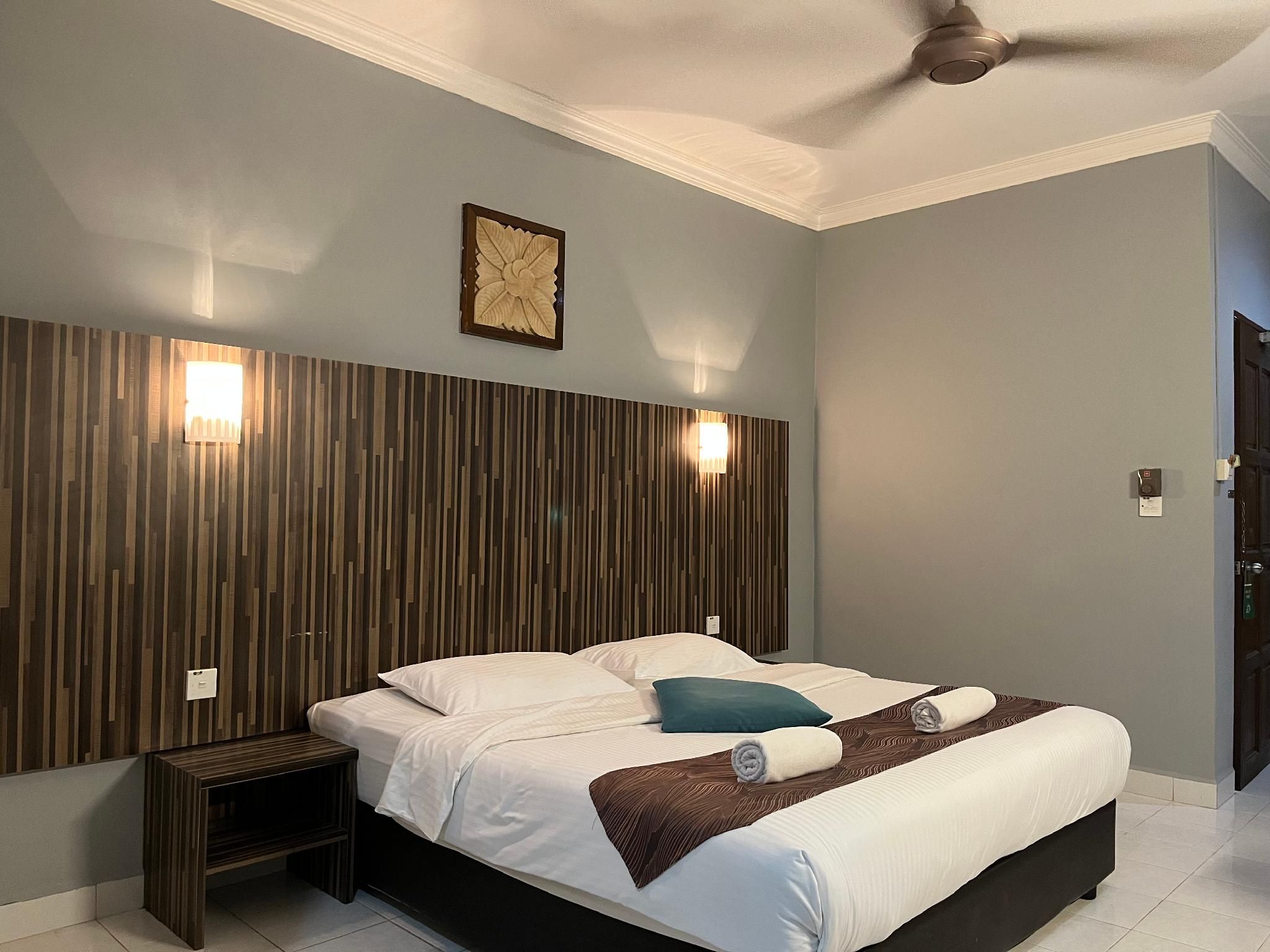 undefined White Lodge 6