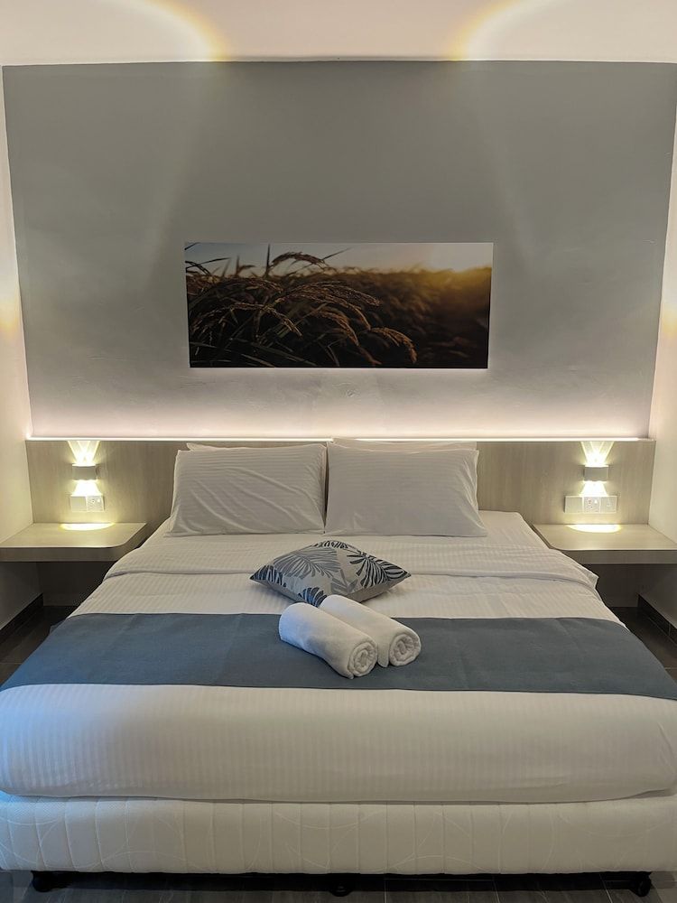 undefined White Lodge 3